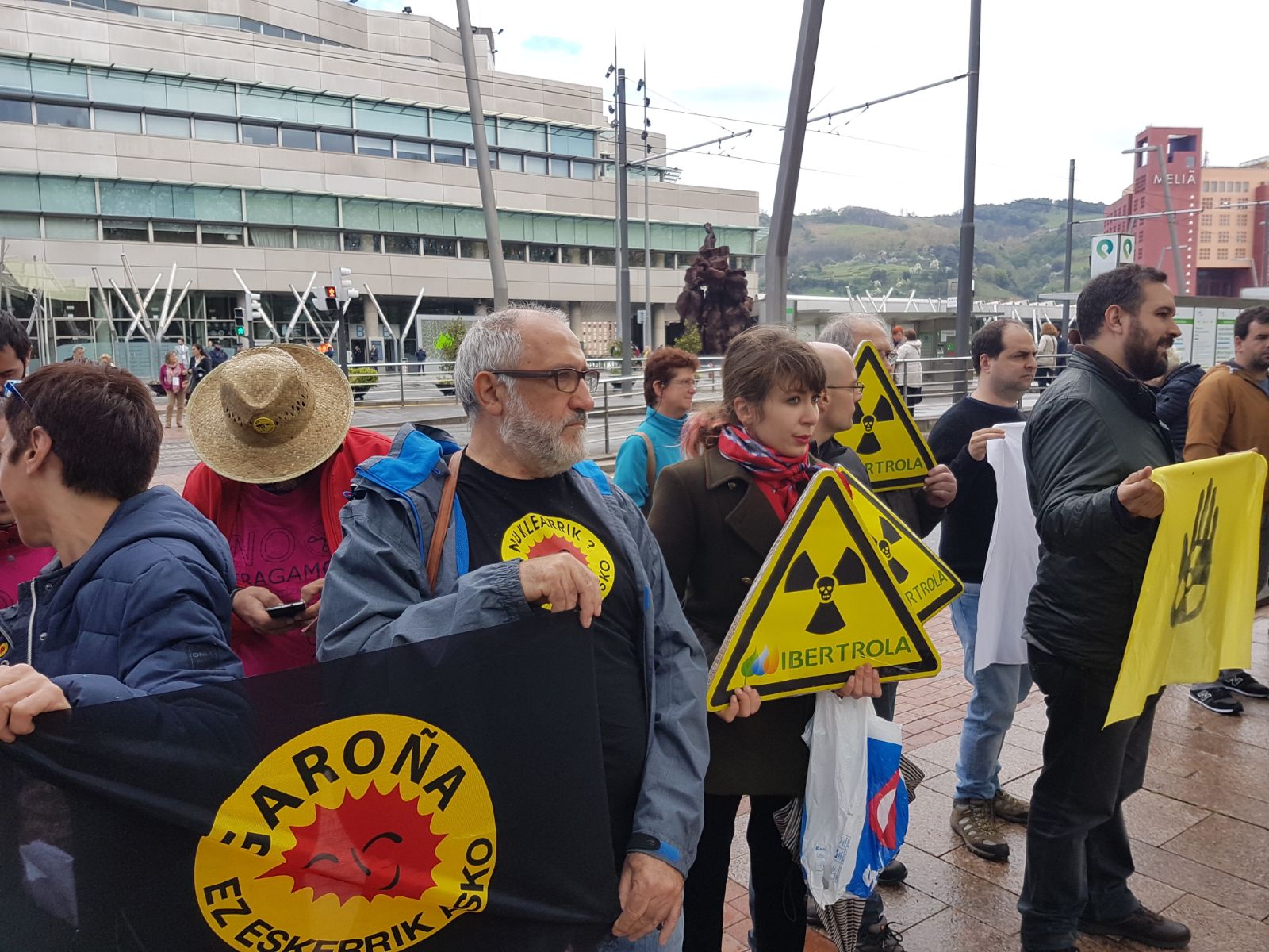 GKF-ak Garoñako zentrala betirako itxi eta eraistea eskatu du Iberdrolako Akziodunen Batzarraren barruan eta aurrean